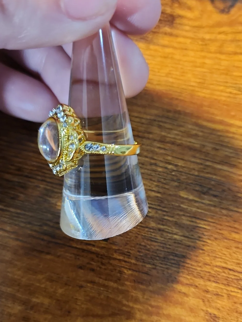 New Imitation Celebrity Style Gold OpalOval Diamond Ring Simple Fashion Luminous